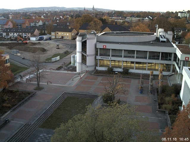 Foto der Webcam: Verwaltungsgebäude, Innenhof mit Audimax, Hörsaal-Gebäude 1