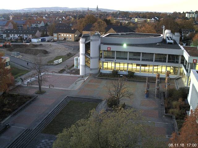 Foto der Webcam: Verwaltungsgebäude, Innenhof mit Audimax, Hörsaal-Gebäude 1