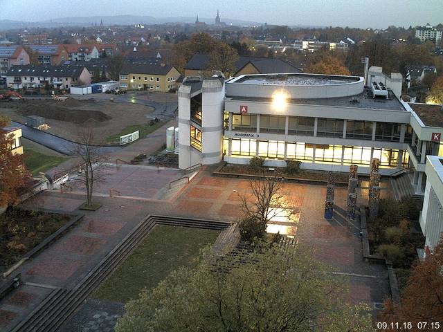 Foto der Webcam: Verwaltungsgebäude, Innenhof mit Audimax, Hörsaal-Gebäude 1