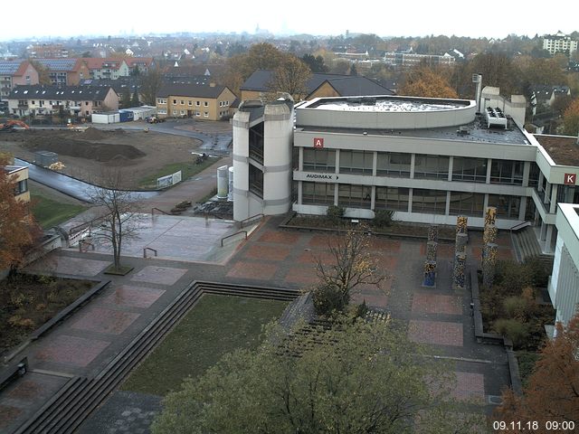 Foto der Webcam: Verwaltungsgebäude, Innenhof mit Audimax, Hörsaal-Gebäude 1