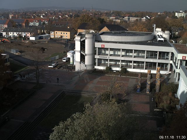 Foto der Webcam: Verwaltungsgebäude, Innenhof mit Audimax, Hörsaal-Gebäude 1