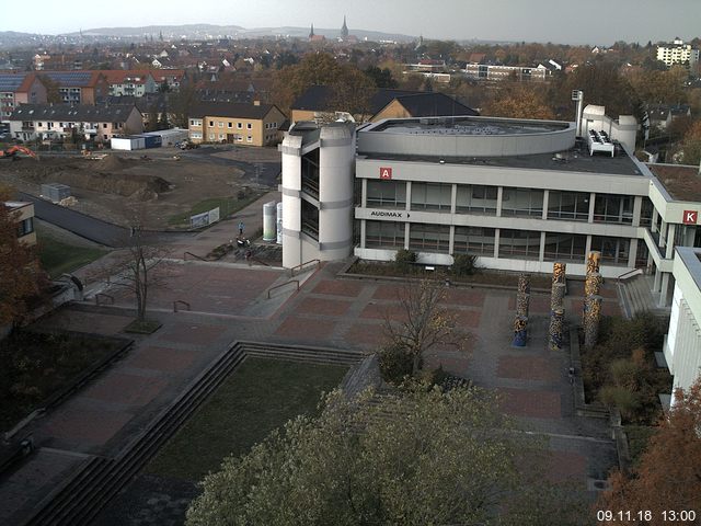 Foto der Webcam: Verwaltungsgebäude, Innenhof mit Audimax, Hörsaal-Gebäude 1