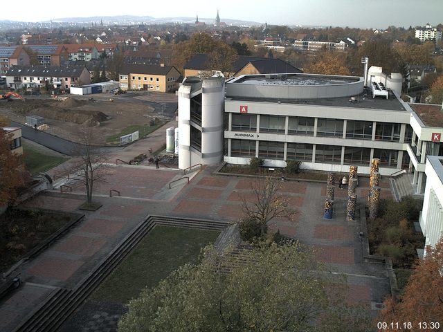 Foto der Webcam: Verwaltungsgebäude, Innenhof mit Audimax, Hörsaal-Gebäude 1