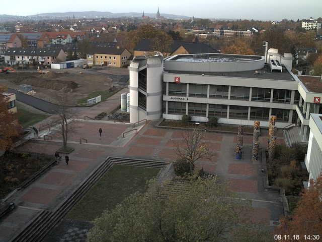 Foto der Webcam: Verwaltungsgebäude, Innenhof mit Audimax, Hörsaal-Gebäude 1