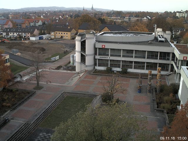 Foto der Webcam: Verwaltungsgebäude, Innenhof mit Audimax, Hörsaal-Gebäude 1