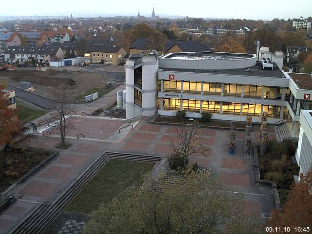 Foto der Webcam: Verwaltungsgebäude, Innenhof mit Audimax, Hörsaal-Gebäude 1