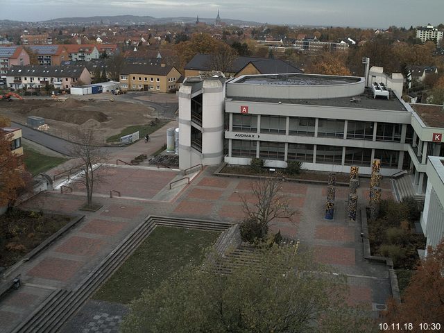 Foto der Webcam: Verwaltungsgebäude, Innenhof mit Audimax, Hörsaal-Gebäude 1