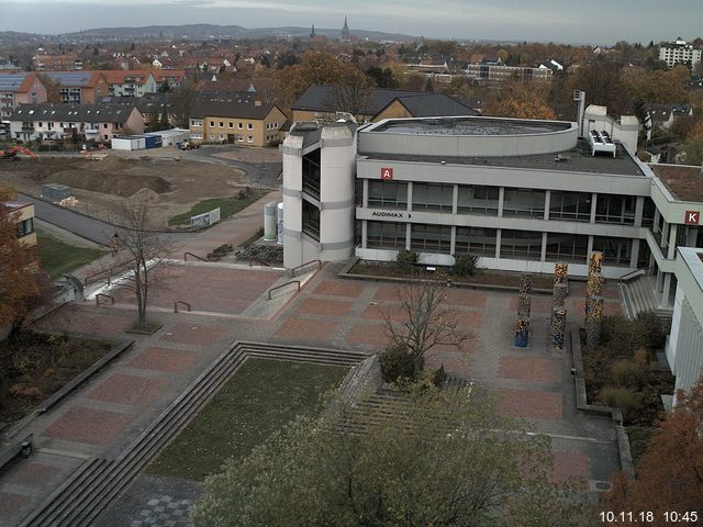 Foto der Webcam: Verwaltungsgebäude, Innenhof mit Audimax, Hörsaal-Gebäude 1