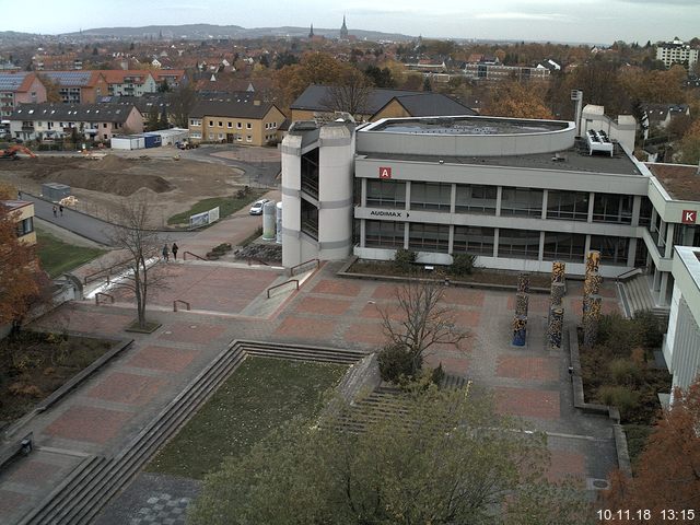 Foto der Webcam: Verwaltungsgebäude, Innenhof mit Audimax, Hörsaal-Gebäude 1