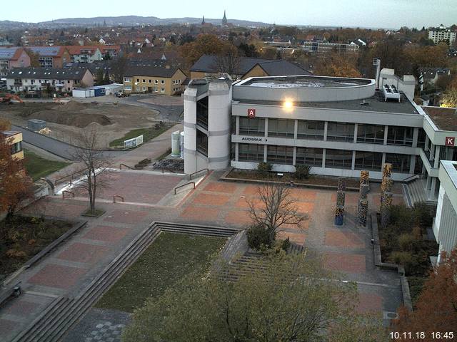 Foto der Webcam: Verwaltungsgebäude, Innenhof mit Audimax, Hörsaal-Gebäude 1