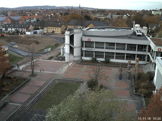 Foto der Webcam: Verwaltungsgebäude, Innenhof mit Audimax, Hörsaal-Gebäude 1