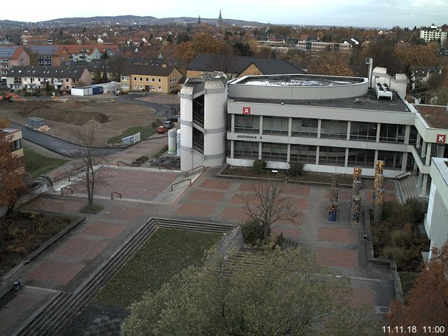 Foto der Webcam: Verwaltungsgebäude, Innenhof mit Audimax, Hörsaal-Gebäude 1