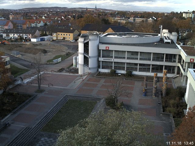 Foto der Webcam: Verwaltungsgebäude, Innenhof mit Audimax, Hörsaal-Gebäude 1