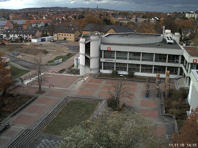 Foto der Webcam: Verwaltungsgebäude, Innenhof mit Audimax, Hörsaal-Gebäude 1