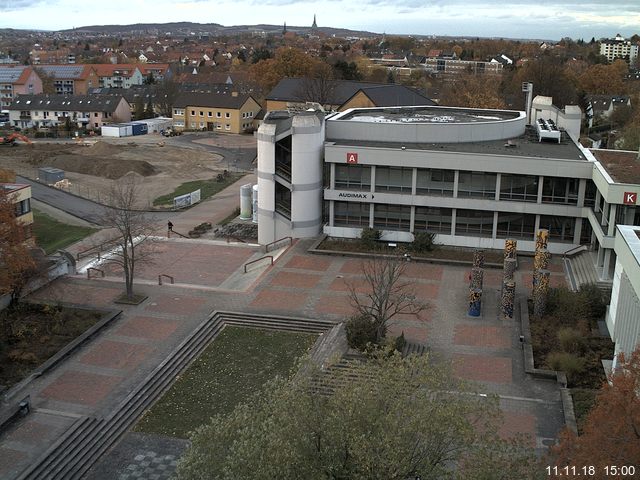 Foto der Webcam: Verwaltungsgebäude, Innenhof mit Audimax, Hörsaal-Gebäude 1