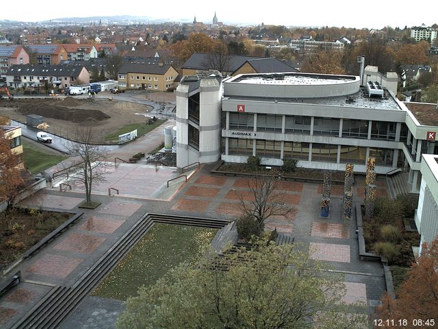 Foto der Webcam: Verwaltungsgebäude, Innenhof mit Audimax, Hörsaal-Gebäude 1