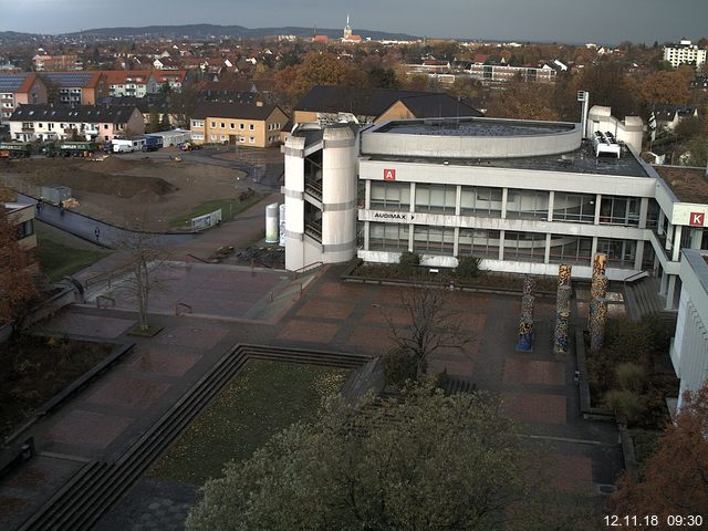 Foto der Webcam: Verwaltungsgebäude, Innenhof mit Audimax, Hörsaal-Gebäude 1