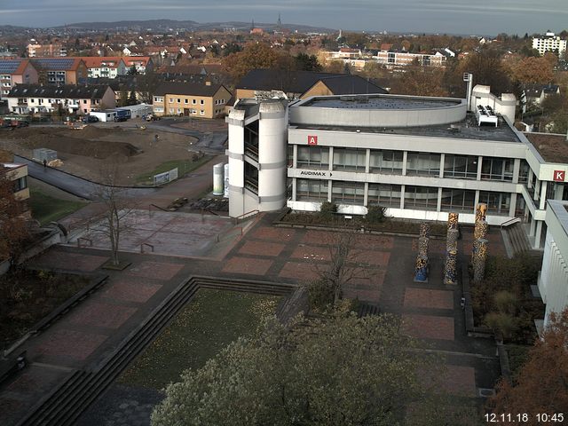 Foto der Webcam: Verwaltungsgebäude, Innenhof mit Audimax, Hörsaal-Gebäude 1