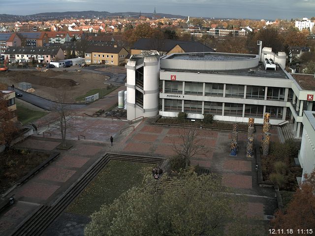 Foto der Webcam: Verwaltungsgebäude, Innenhof mit Audimax, Hörsaal-Gebäude 1