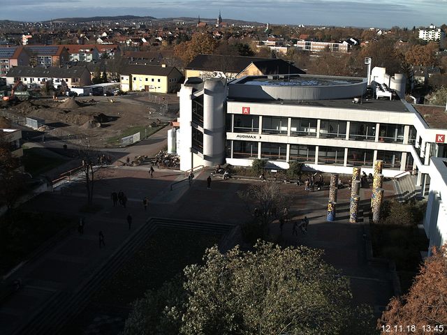 Foto der Webcam: Verwaltungsgebäude, Innenhof mit Audimax, Hörsaal-Gebäude 1