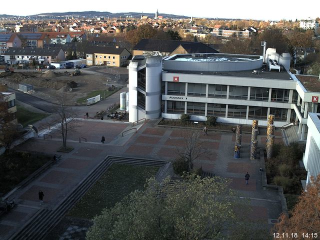 Foto der Webcam: Verwaltungsgebäude, Innenhof mit Audimax, Hörsaal-Gebäude 1