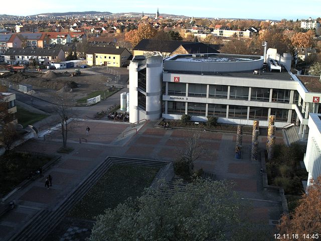 Foto der Webcam: Verwaltungsgebäude, Innenhof mit Audimax, Hörsaal-Gebäude 1