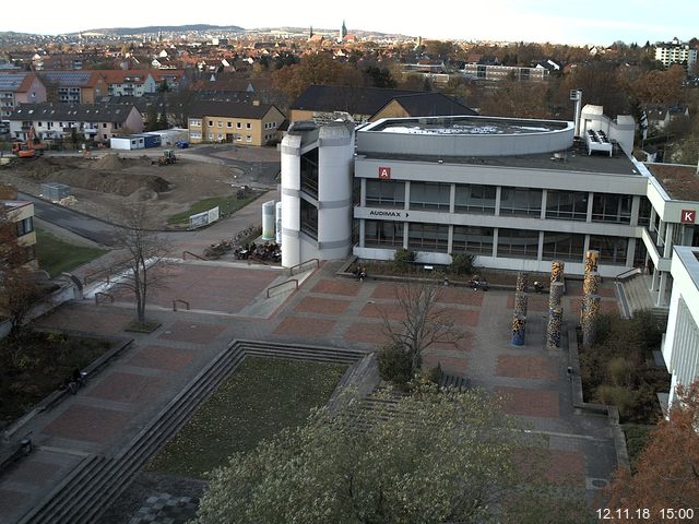 Foto der Webcam: Verwaltungsgebäude, Innenhof mit Audimax, Hörsaal-Gebäude 1