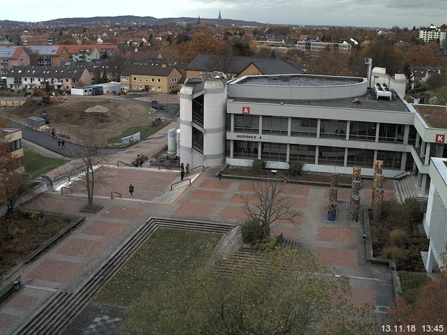 Foto der Webcam: Verwaltungsgebäude, Innenhof mit Audimax, Hörsaal-Gebäude 1