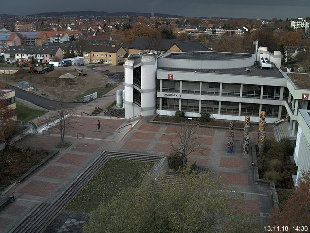 Foto der Webcam: Verwaltungsgebäude, Innenhof mit Audimax, Hörsaal-Gebäude 1