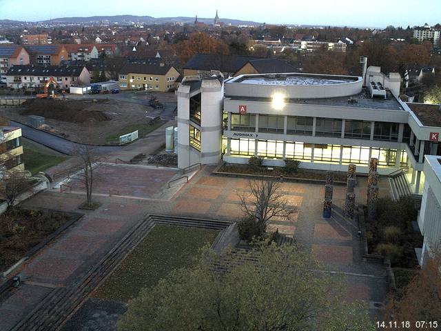 Foto der Webcam: Verwaltungsgebäude, Innenhof mit Audimax, Hörsaal-Gebäude 1