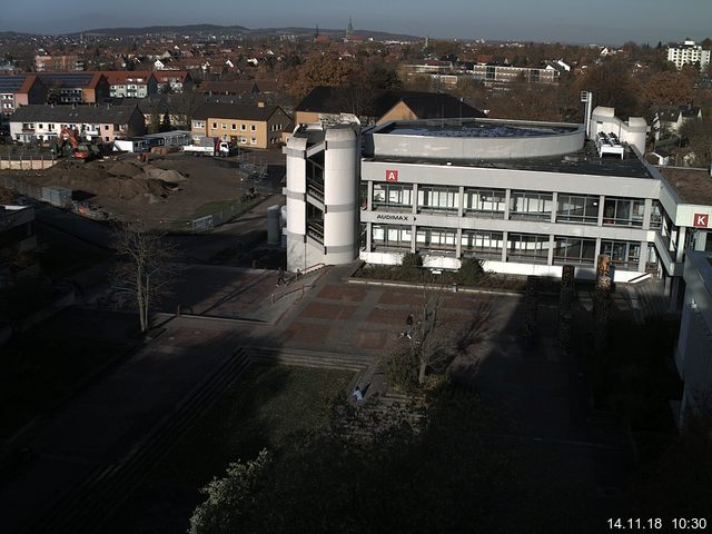 Foto der Webcam: Verwaltungsgebäude, Innenhof mit Audimax, Hörsaal-Gebäude 1