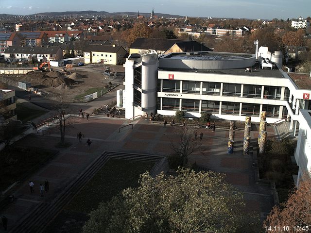 Foto der Webcam: Verwaltungsgebäude, Innenhof mit Audimax, Hörsaal-Gebäude 1