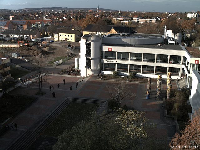 Foto der Webcam: Verwaltungsgebäude, Innenhof mit Audimax, Hörsaal-Gebäude 1