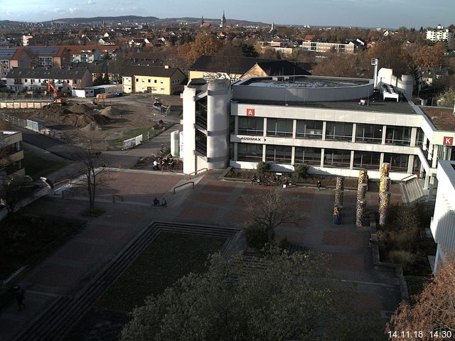 Foto der Webcam: Verwaltungsgebäude, Innenhof mit Audimax, Hörsaal-Gebäude 1