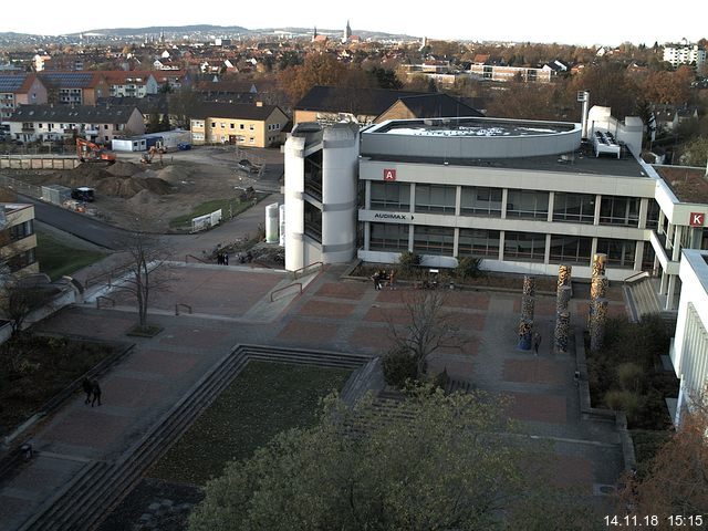 Foto der Webcam: Verwaltungsgebäude, Innenhof mit Audimax, Hörsaal-Gebäude 1