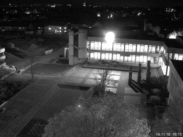 Foto der Webcam: Verwaltungsgebäude, Innenhof mit Audimax, Hörsaal-Gebäude 1