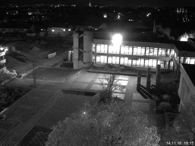 Foto der Webcam: Verwaltungsgebäude, Innenhof mit Audimax, Hörsaal-Gebäude 1