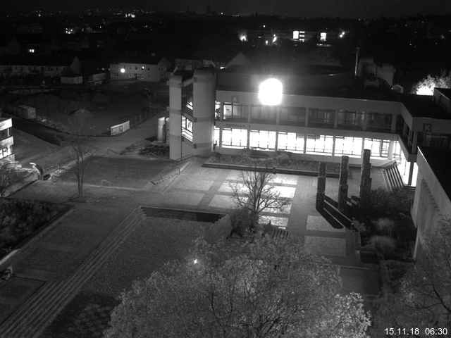 Foto der Webcam: Verwaltungsgebäude, Innenhof mit Audimax, Hörsaal-Gebäude 1