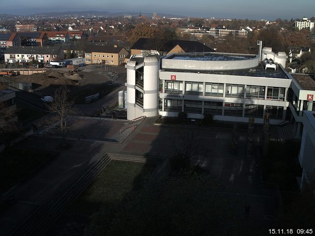 Foto der Webcam: Verwaltungsgebäude, Innenhof mit Audimax, Hörsaal-Gebäude 1