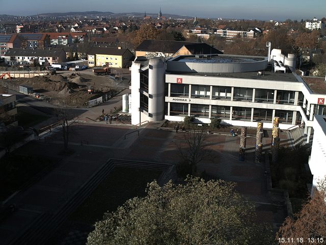 Foto der Webcam: Verwaltungsgebäude, Innenhof mit Audimax, Hörsaal-Gebäude 1