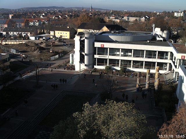 Foto der Webcam: Verwaltungsgebäude, Innenhof mit Audimax, Hörsaal-Gebäude 1