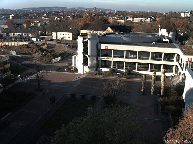 Foto der Webcam: Verwaltungsgebäude, Innenhof mit Audimax, Hörsaal-Gebäude 1