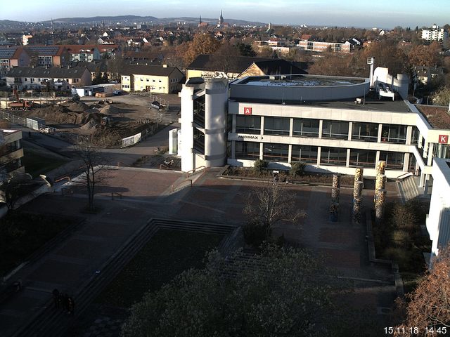 Foto der Webcam: Verwaltungsgebäude, Innenhof mit Audimax, Hörsaal-Gebäude 1