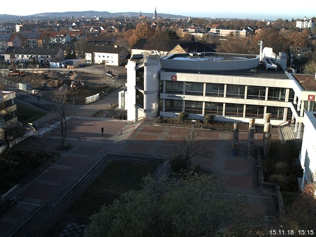 Foto der Webcam: Verwaltungsgebäude, Innenhof mit Audimax, Hörsaal-Gebäude 1