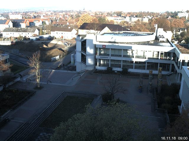 Foto der Webcam: Verwaltungsgebäude, Innenhof mit Audimax, Hörsaal-Gebäude 1