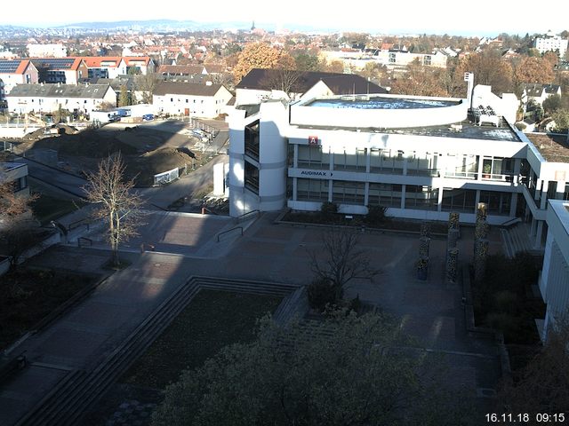 Foto der Webcam: Verwaltungsgebäude, Innenhof mit Audimax, Hörsaal-Gebäude 1