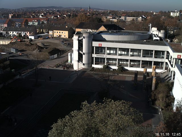 Foto der Webcam: Verwaltungsgebäude, Innenhof mit Audimax, Hörsaal-Gebäude 1