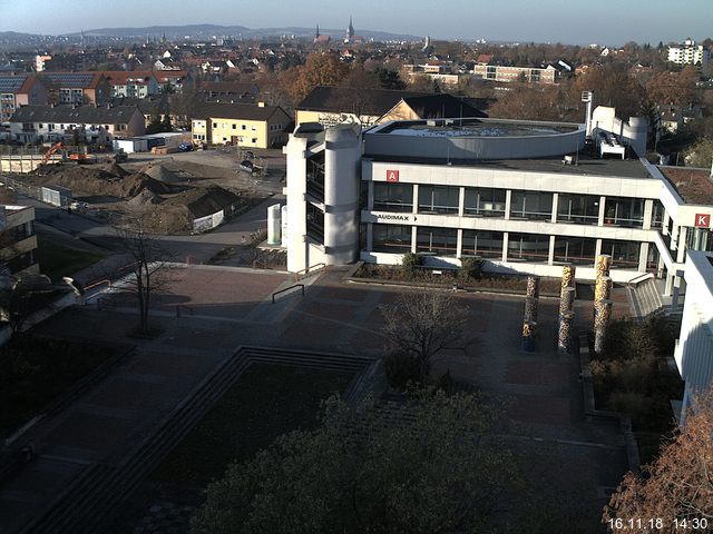 Foto der Webcam: Verwaltungsgebäude, Innenhof mit Audimax, Hörsaal-Gebäude 1