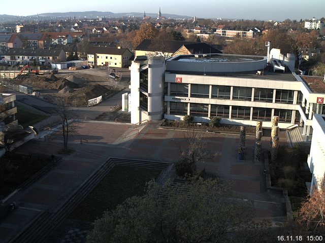 Foto der Webcam: Verwaltungsgebäude, Innenhof mit Audimax, Hörsaal-Gebäude 1