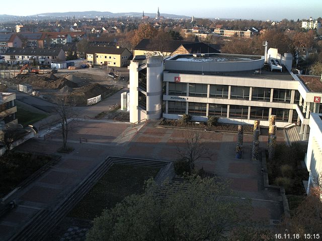 Foto der Webcam: Verwaltungsgebäude, Innenhof mit Audimax, Hörsaal-Gebäude 1